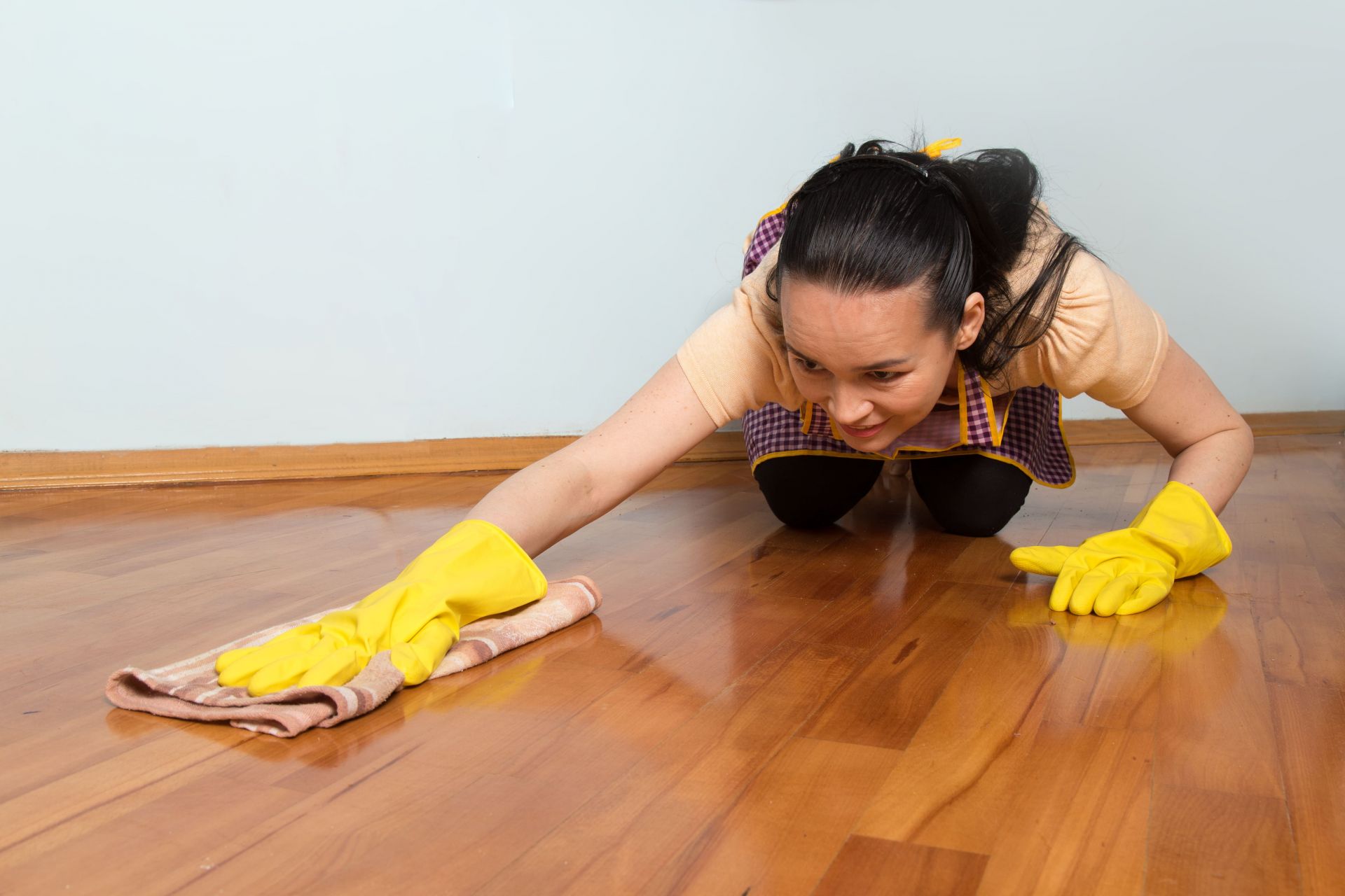 如何自己在家做地板打蠟？